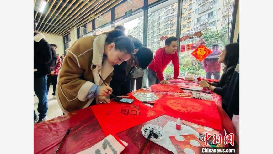 孙颖莎赛前瞅一眼成功“偷题”,澳门三肖三码期期精准1,国产化作答解释落实_iosV8.100