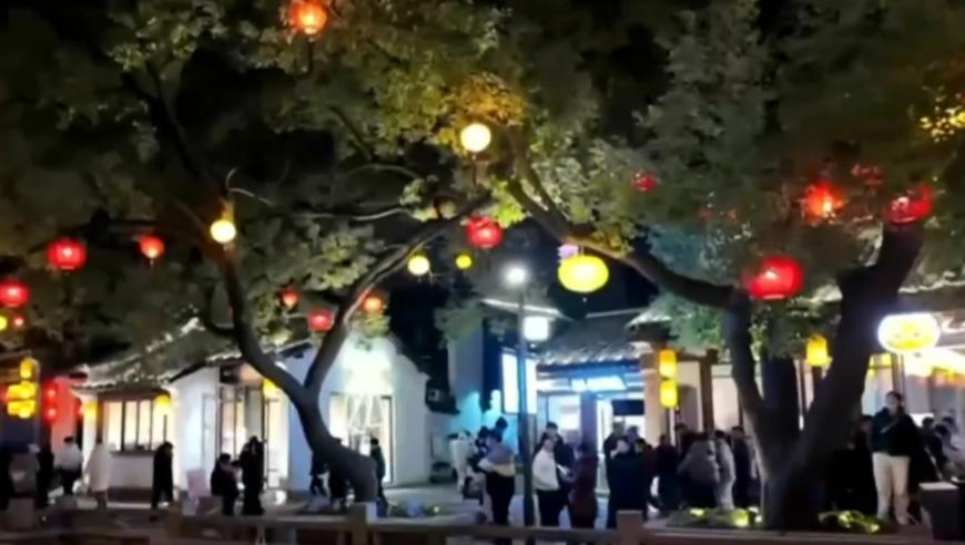 亚冬会观众席上才艺了,澳门五点来料资料大全,广泛的解释落实方法分析_精英版V9.8