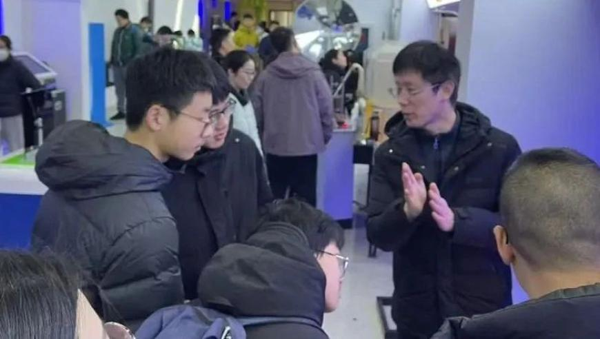 王鹤棣出战名人赛,新澳门天天彩资料每期自动更新,广泛的解释落实方法分析_权威版V7.11