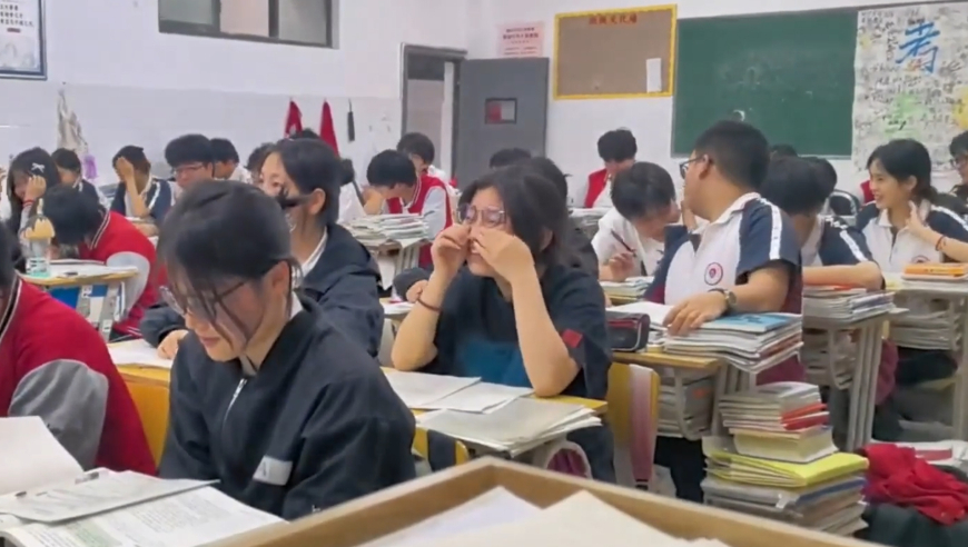 香港2025新澳彩免费资料,冰雪赛场的守护者,重点解答解释落实_标配版V3.63