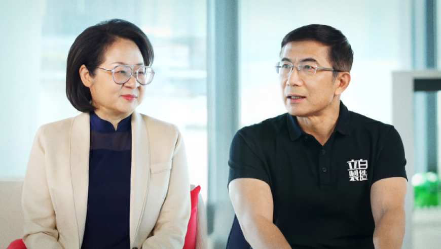 广州外卖小哥进小区只要三秒,2025香港管家婆精准免费大全,收益成语分析落实_潮流版V7.90